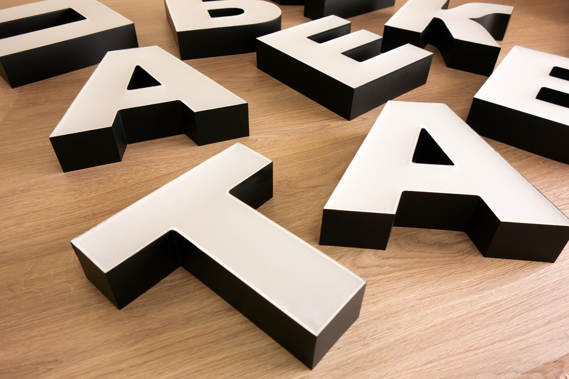 Letras corpóreas para negocios en Valencia